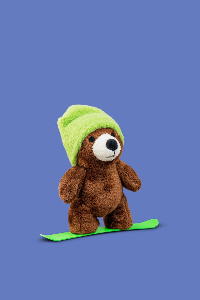 snowbaer on snowboard "green"