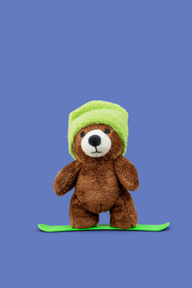 snowbaer on snowboard "green"